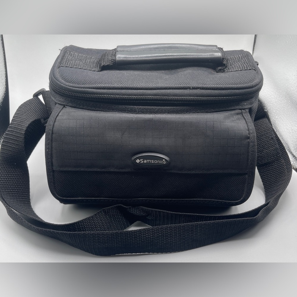 Samsonite Photo/Video Camera Bag with Adjustable Shoulder Strap